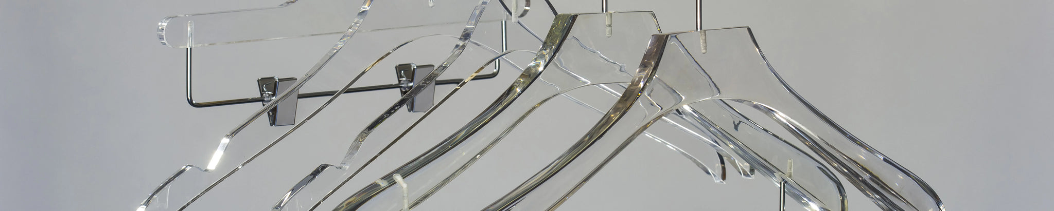 Cintres en acrylique