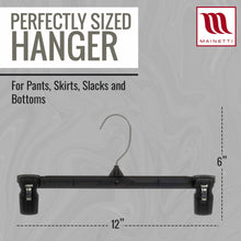 Perchas Mainetti 6012 de plástico negro de 12" para pantalones, faldas y pantalones holgados, con gancho metálico giratorio y pinzas antideslizantes de plástico resistente.
