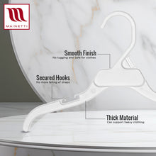 Perchas Mainetti 496 de 12" de plástico blanco para camisas y vestidos, con muescas para correas