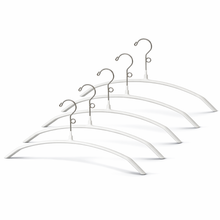 Cintre antidérapant de 16 po avec crochet à boucle