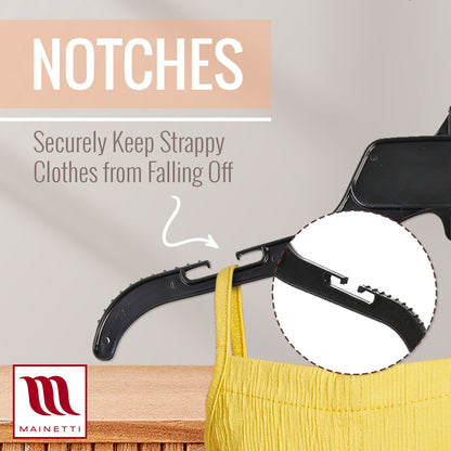 Perchas Mainetti 485 de plástico negro de 15" para camisas y vestidos, con gancho metálico giratorio y muescas para correas.