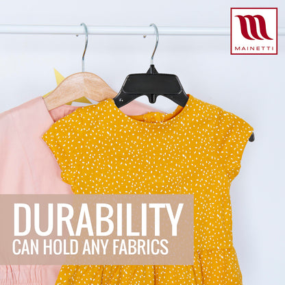 Perchas Mainetti 485 de plástico negro de 15" para camisas y vestidos, con gancho metálico giratorio y muescas para correas.