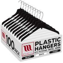 Perchas Mainetti 3329 de 17" de plástico negro resistente para chaquetas, abrigos y prendas de abrigo, con gancho metálico giratorio largo.