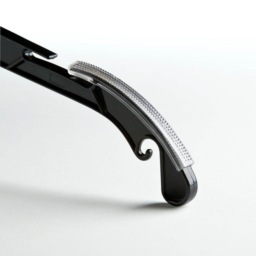 Fixation flexible et antidérapante en vinyle transparent.